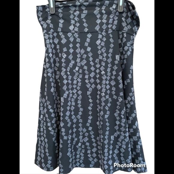 New with tags LuLaRoe Azure patterned skirt, size XL. - Picture 2 of 5